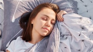 8 dicas para prevenir a queda de cabelo durante o sono 8 dicas para prevenir a queda de cabelo durante o sono