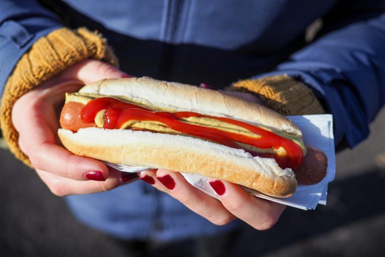 Coca-Cola e cachorro-quente são alimentos que podem encurtar a vida, diz novo estudo 1 Coca-Cola e cachorro-quente são alimentos que podem encurtar a vida, diz novo estudo