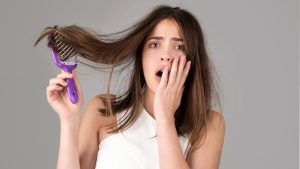 Queda de cabelo irregular: sintomas, causas e tratamento da alopecia areata