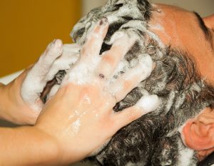 Shampoo de cetoconazol: benefícios e como usar