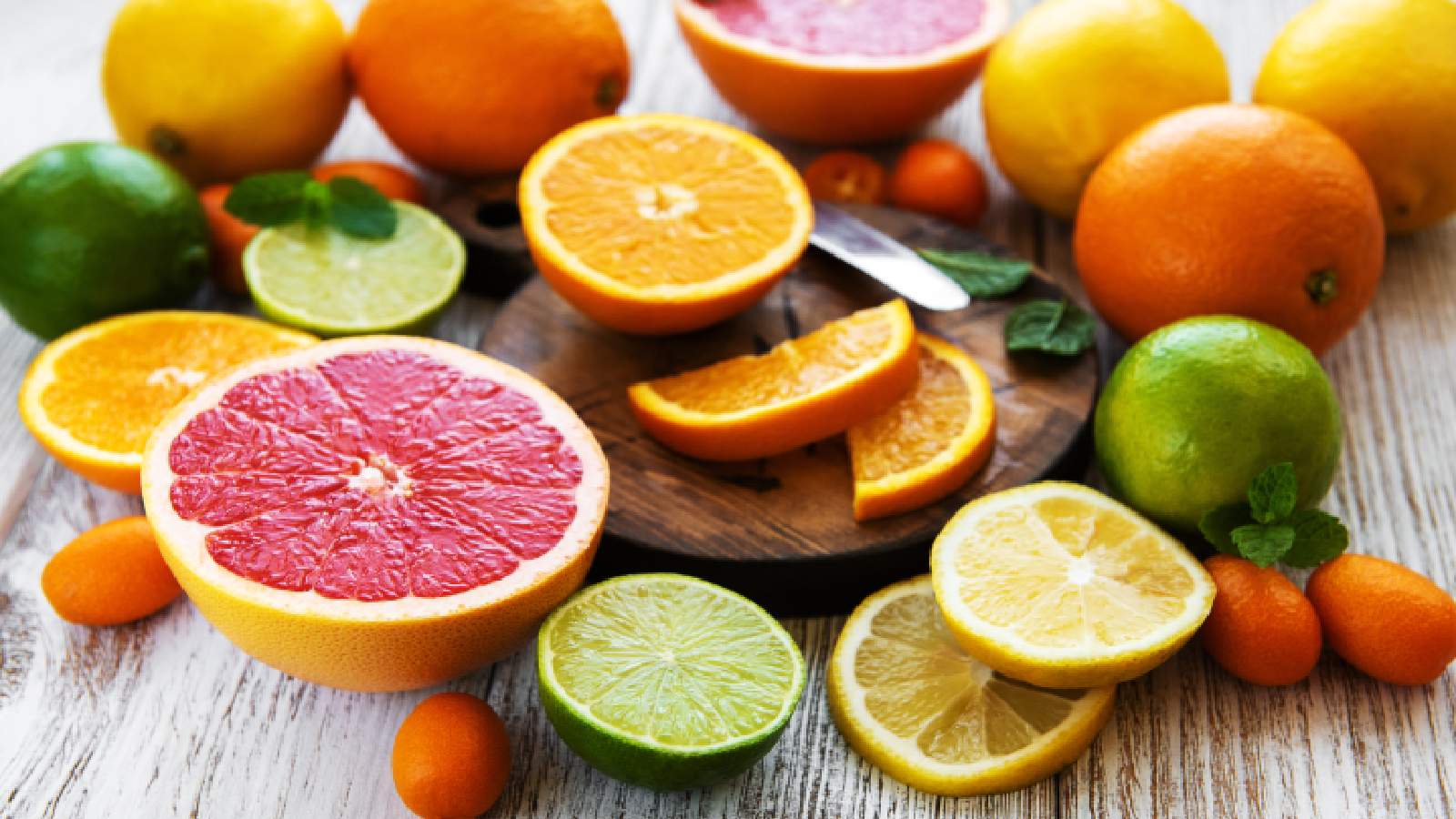 Frutas para digestão: 10 alimentos para melhorar sua saúde intestinal 2 Frutas cítricas