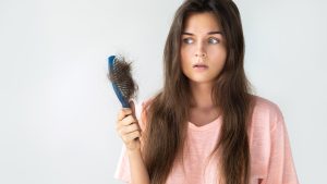 8 causas da queda de cabelo em mulheres e como lidar com isso