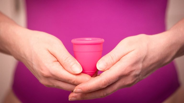 Perigos para copos menstruais: Saiba como isso pode afetar seus rins