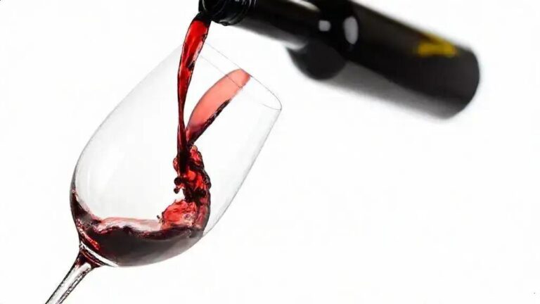 Álcool nas festas: entenda os riscos e mitos do consumo de vinho 1 Álcool nas festas: entenda os riscos e mitos do consumo de vinho