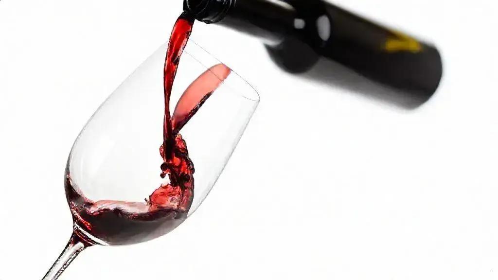 Álcool nas festas: entenda os riscos e mitos do consumo de vinho