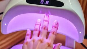 Os riscos e cuidados essenciais das unhas de gel para sua saúde