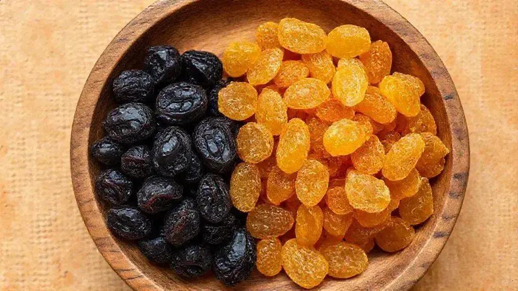 Uva passa: benefícios e cuidados para incluir na sua alimentação